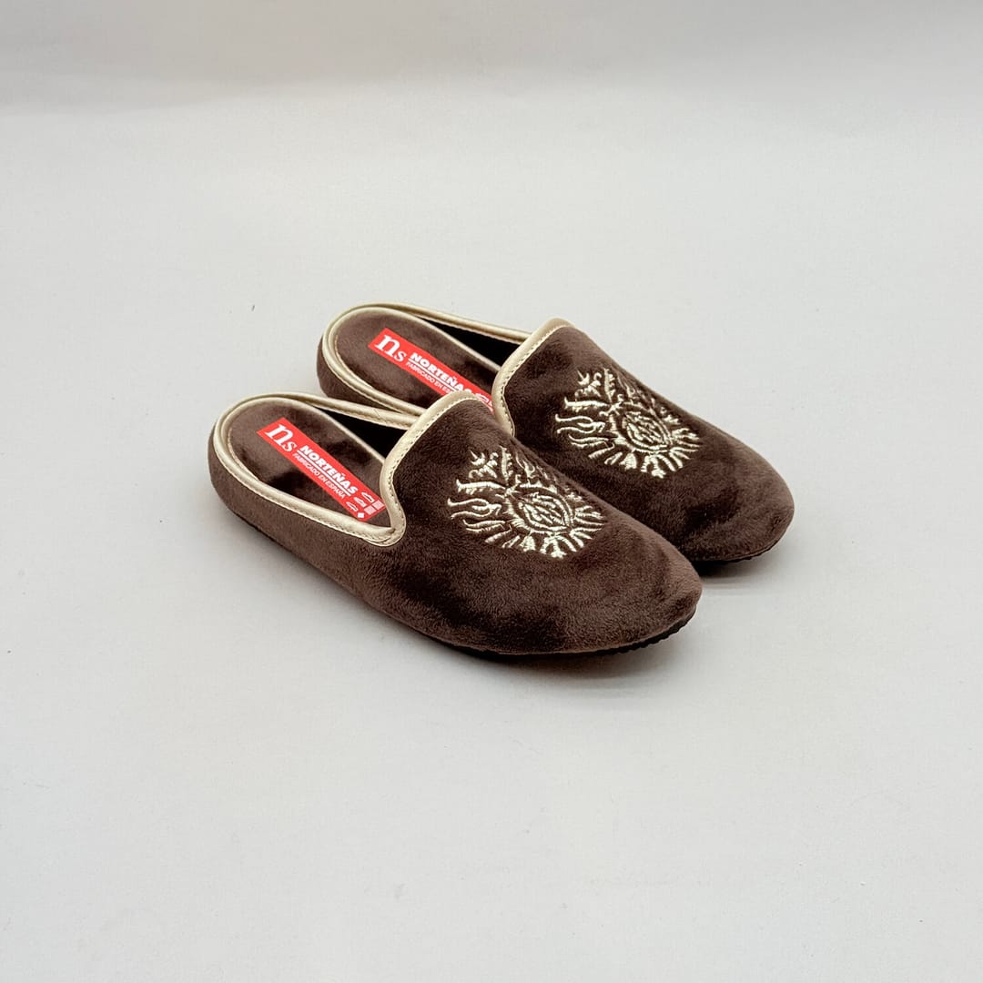 Zapatilla de Casa Mujer Norteñas Abierta Marrón MarronA- Zapatilla de casa Norteñas mujer abierta marrón