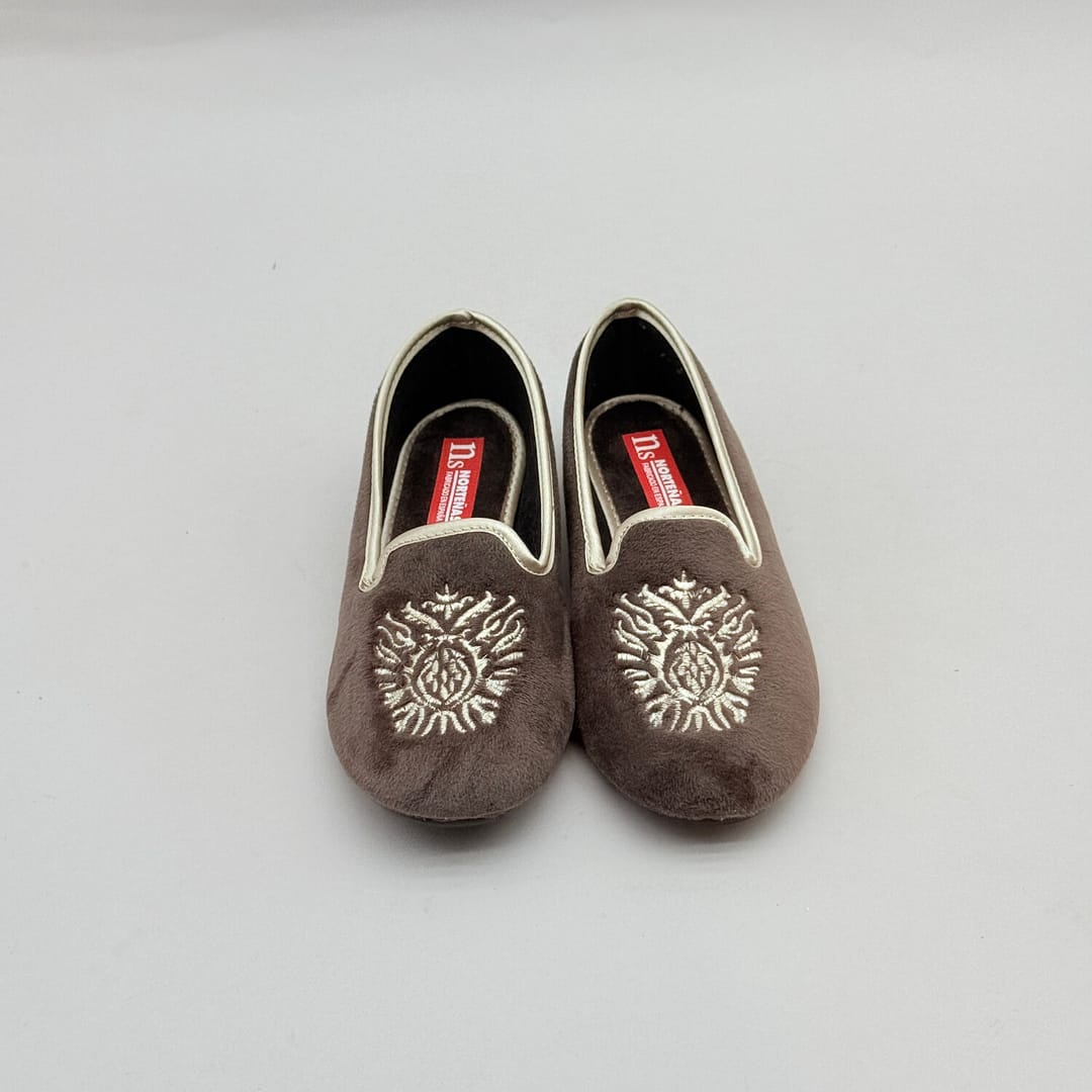 Zapatilla de Casa Mujer Norteñas Cerrada Marrón MarronC- Zapatilla de casa Norteñas mujer cerrada marrón