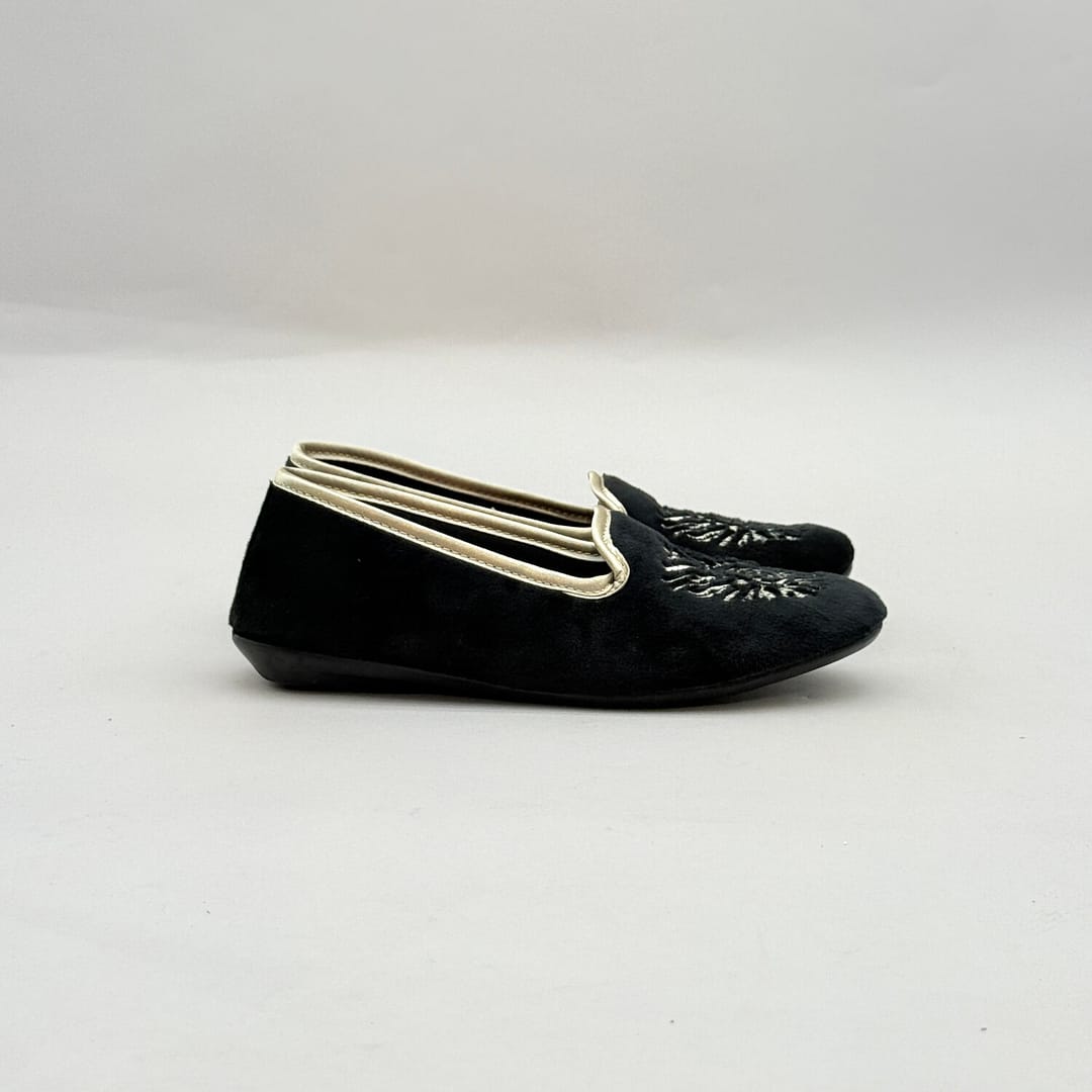 Zapatilla de Casa Mujer Norteñas Cerrada Negra NegraC- Zapatilla de casa Norteñas mujer cerrada negra