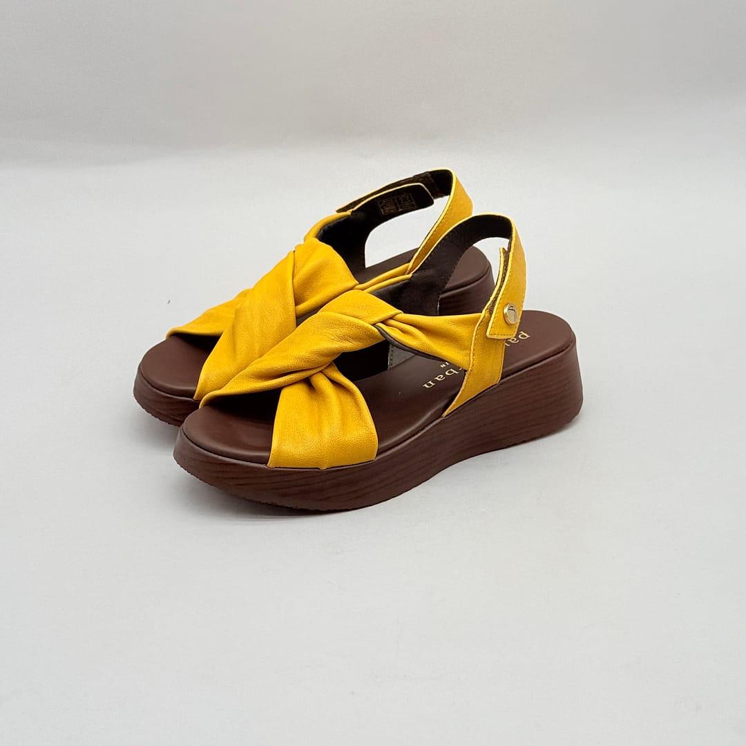 Sandalia Cuña Piel Mostaza Paula Urban Mujer U236 Sandalia Cuña Piel Mostaza Paula Urban Mujer U236 con plantilla gel